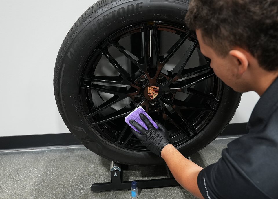 Coating a Porsche wheel