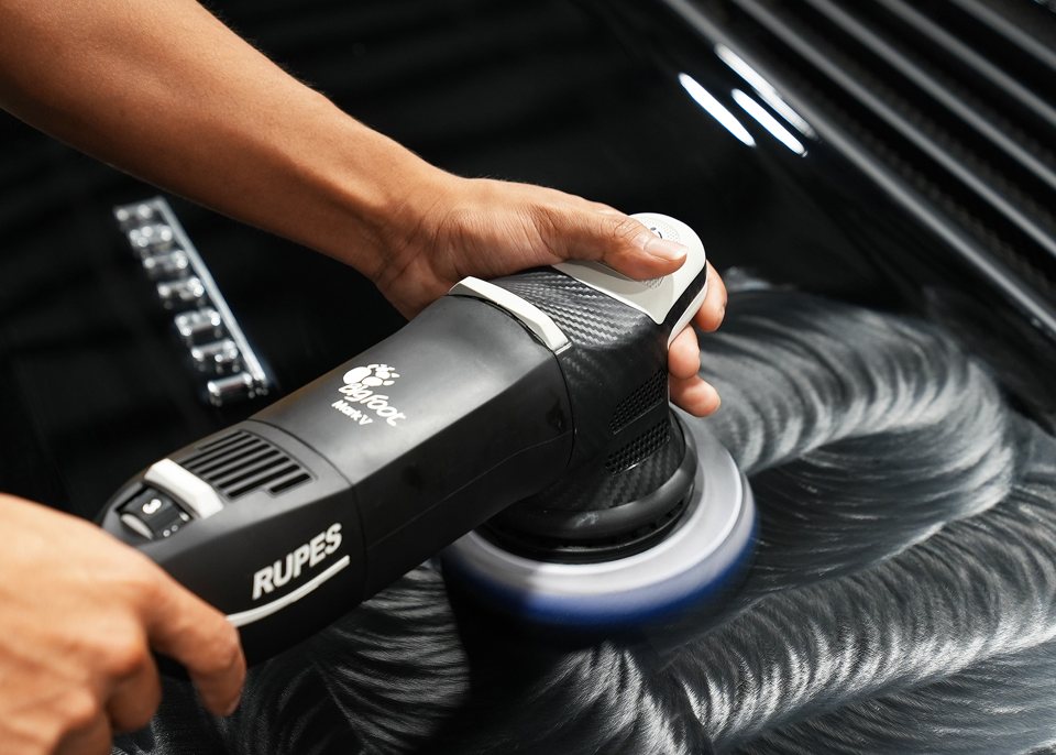 Polishing a headlight